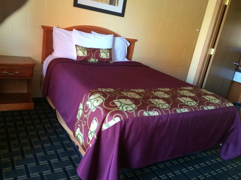 Sleep-Ees Inn, Saginaw & Frankenmuth Ruang foto