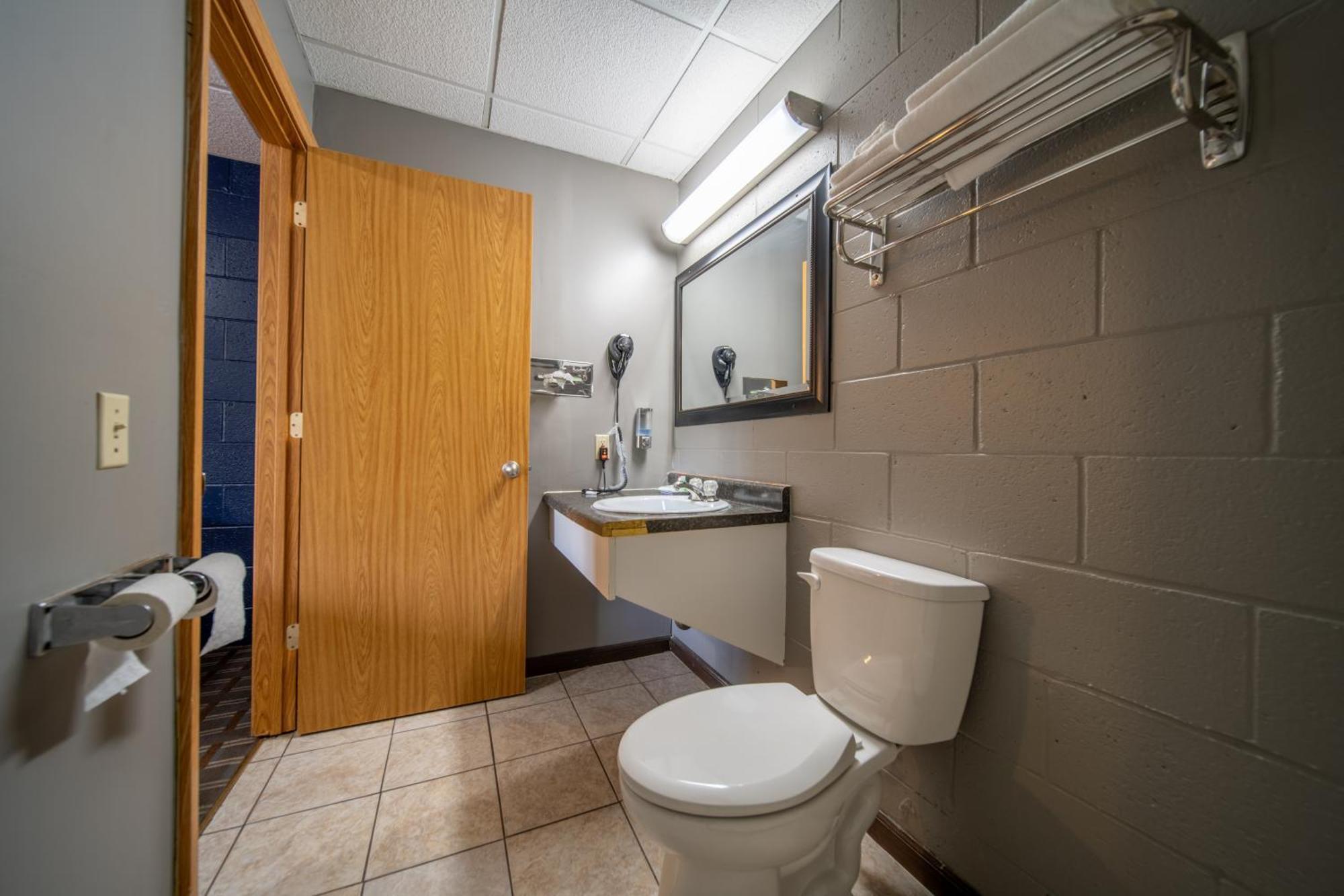 Sleep-Ees Inn, Saginaw & Frankenmuth Bagian luar foto