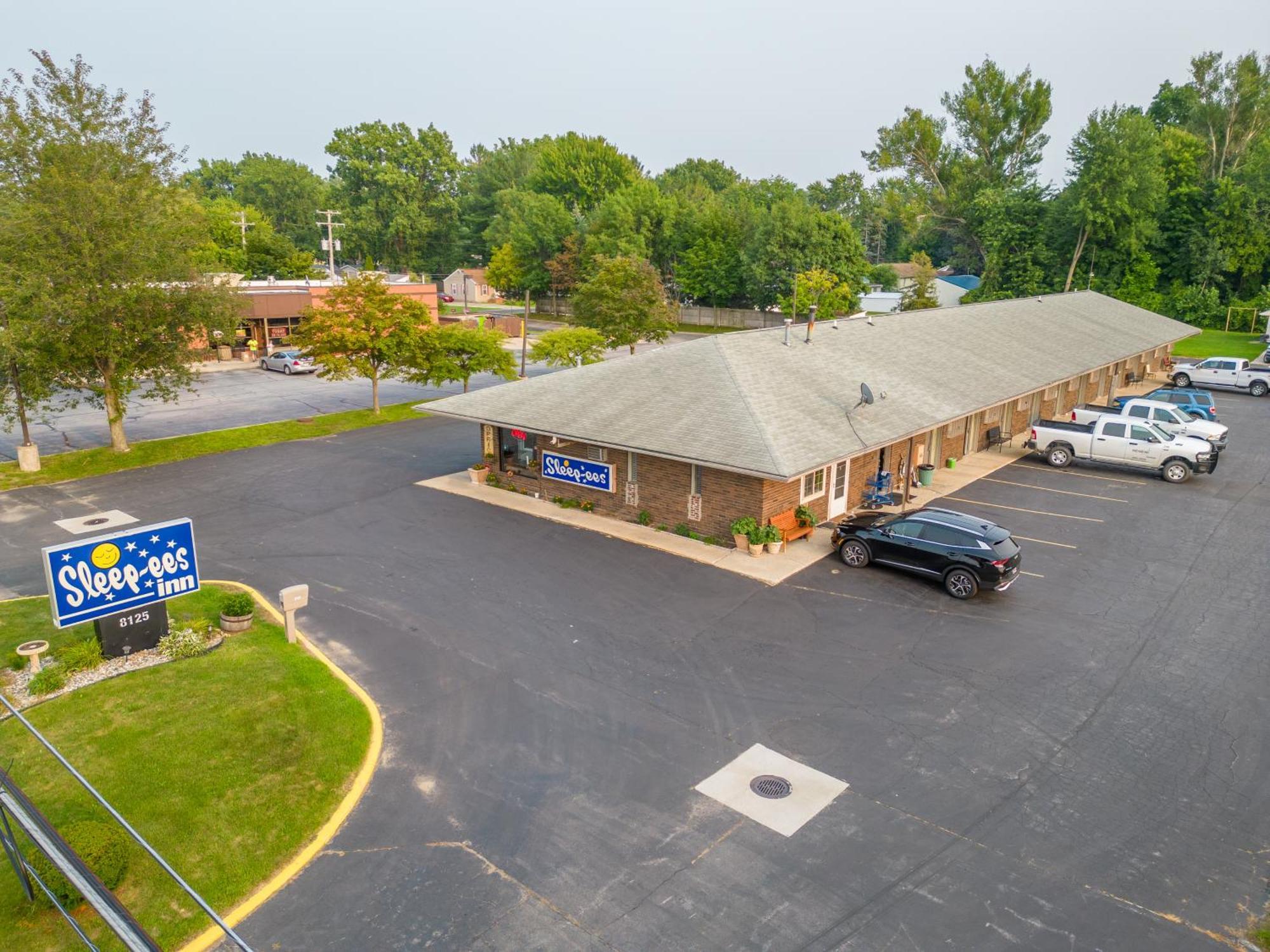 Sleep-Ees Inn, Saginaw & Frankenmuth Bagian luar foto