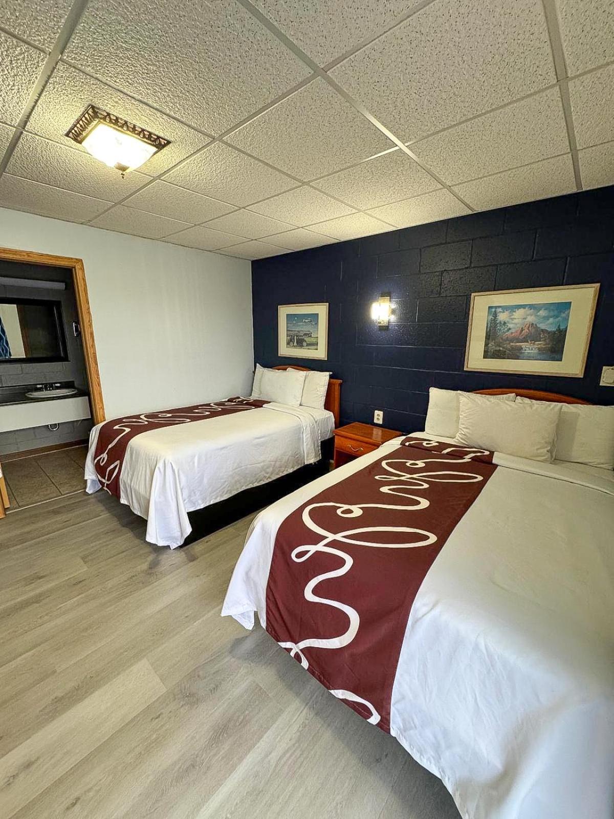Sleep-Ees Inn, Saginaw & Frankenmuth Bagian luar foto
