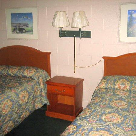Sleep-Ees Inn, Saginaw & Frankenmuth Ruang foto